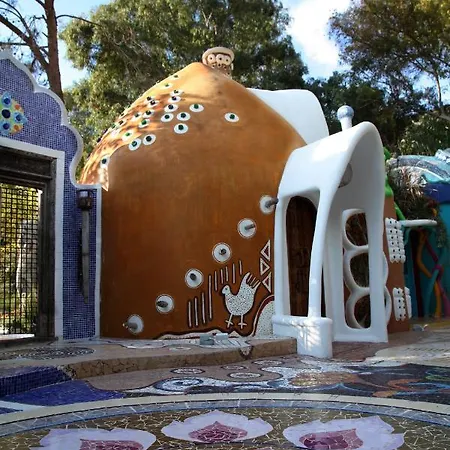Euphoria Art Land - The Earth House Ferienhaus Limassol