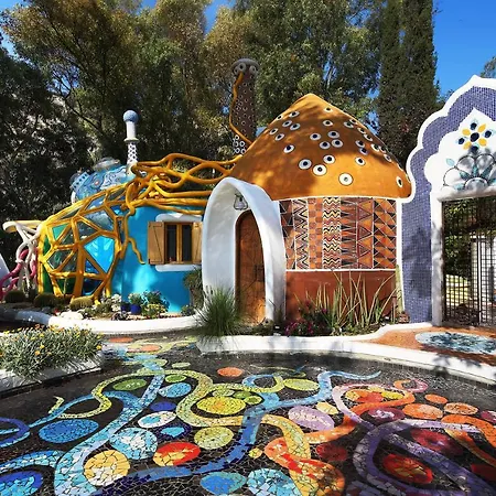Euphoria Art Land - The Earth House Ferienhaus *